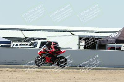 media/Apr-20-2025-CVMA (Sun) [[39090e8767]]/Race 16-Formula Middleweight/